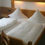 Отель Winzerhof Brachtendorf