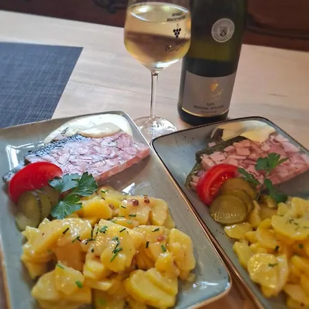 Hotel Winzerhof Brachtendorf 2*